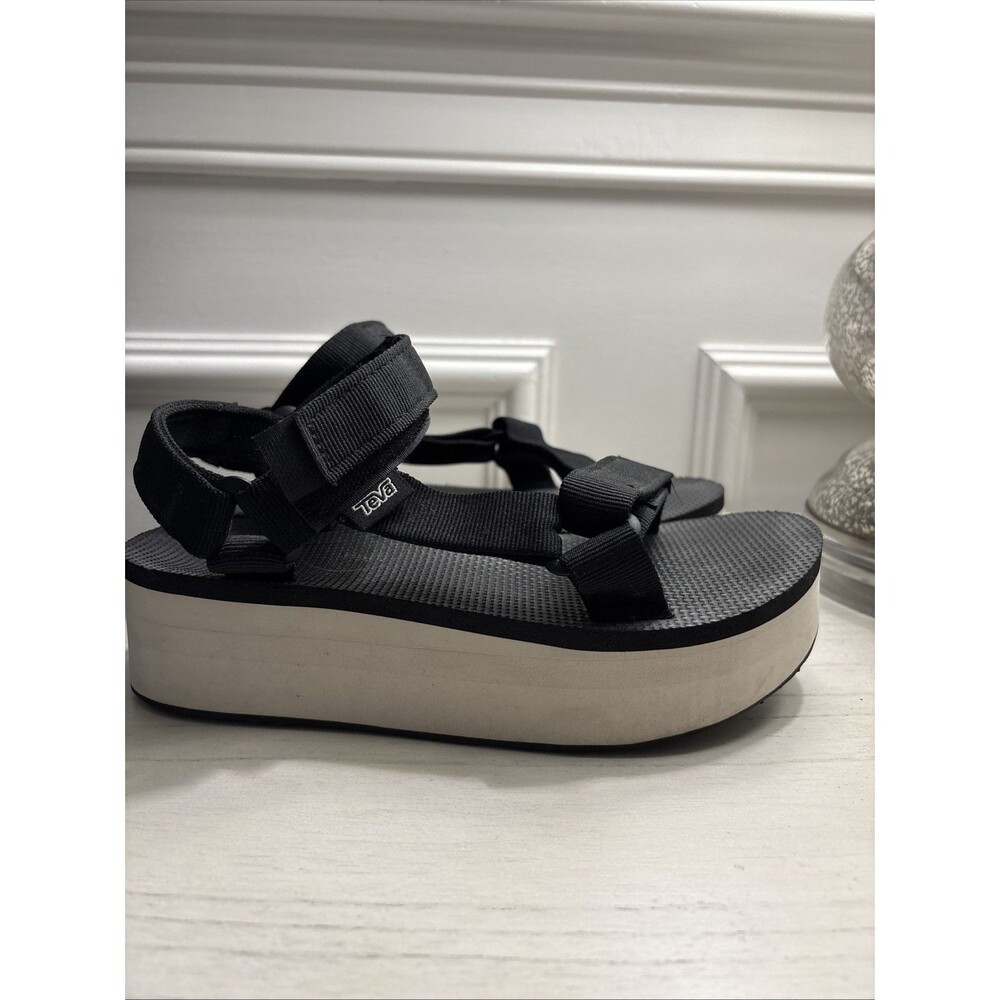 Teva Flatform Universal Sandals – Black – Women’s Size 6 - EUC